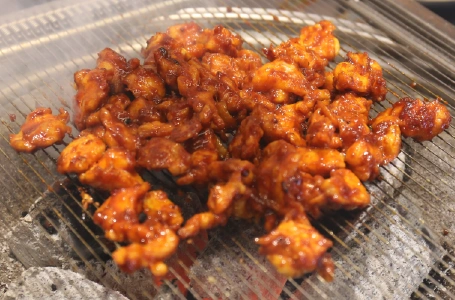 부막 숯불 닭갈비 메뉴 - 무릎연골(빨간양념)