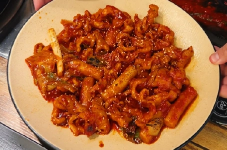 부막 숯불 닭갈비 메뉴 - 매운 무뼈 닭발