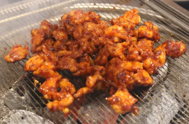 부막 숯불 닭갈비 메뉴 - 무릎연골(빨간양념)