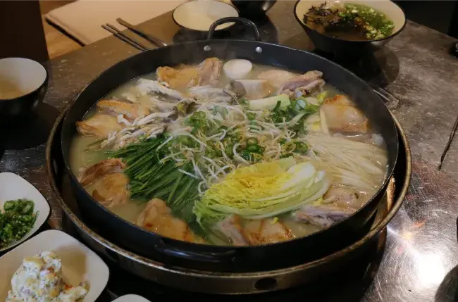부막 숯불 닭갈비 메뉴 - 철판 닭수육